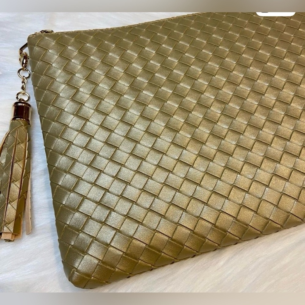 Chic and classy Virginia Wolf gold woven clutch - Picture 5 of 12